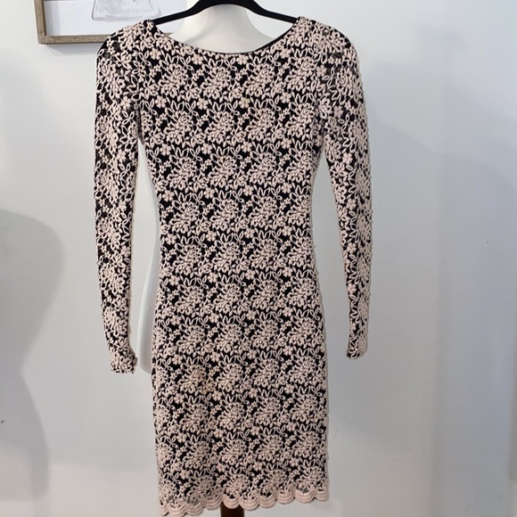 Alice + Olivia Khloe Open Back Lace Pattern Mini Dress Size 0 - Picture 2 of 16